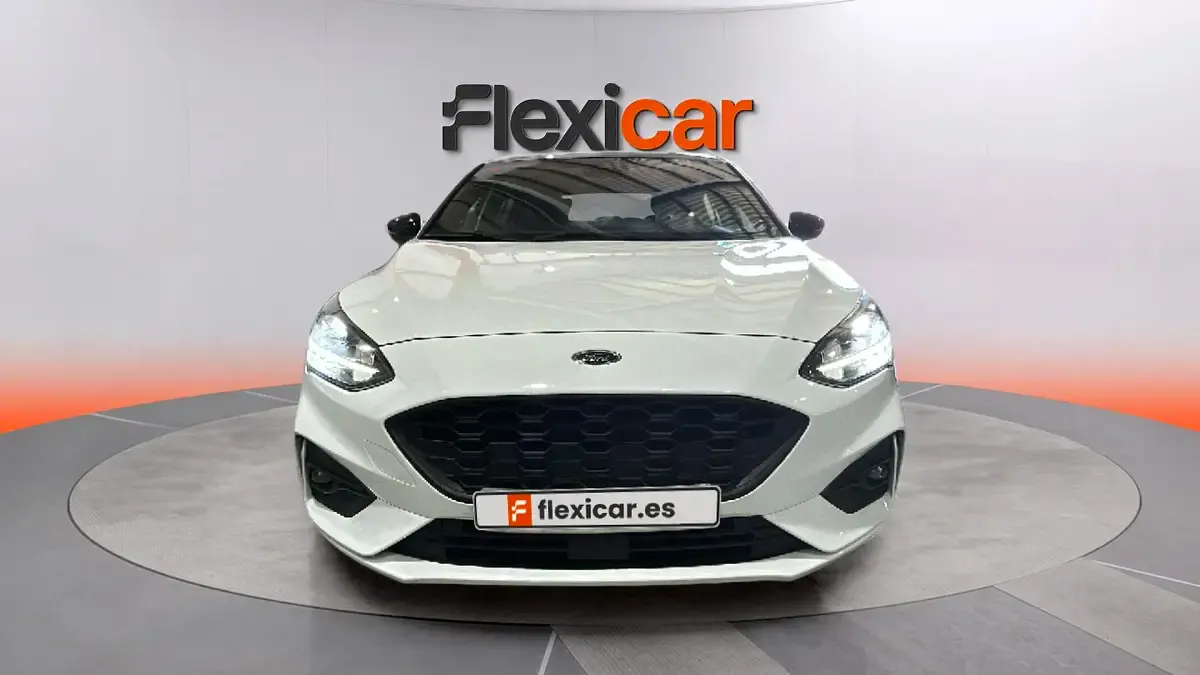 Usado Ford Focus ST-Line 125 CV (91 kW) 2019 Blanco Berlina