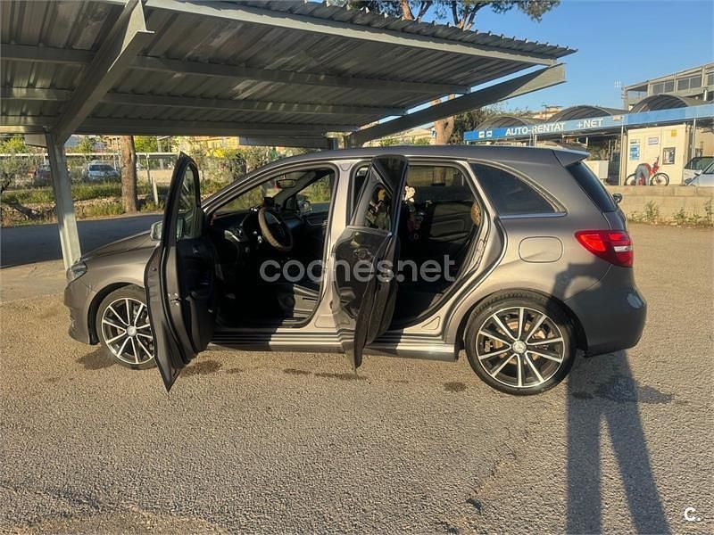Usado Mercedes B180 109 CV (80 kW) 2017 Gris / plata Monovolumen