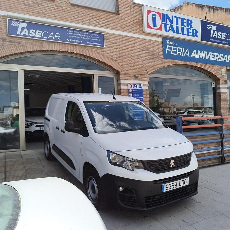 Usado Peugeot Partner Premium 100 CV (73 kW) 2020 Blanco Monovolumen