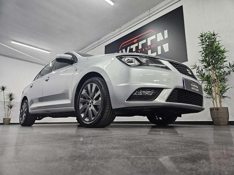 Usado Seat Toledo Reference 105 CV (77 kW) 2015 Gris Utilitario