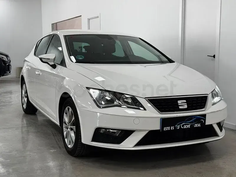 Usado Seat Leon Style Plus 125 CV (91 kW) 2017 Blanco Berlina