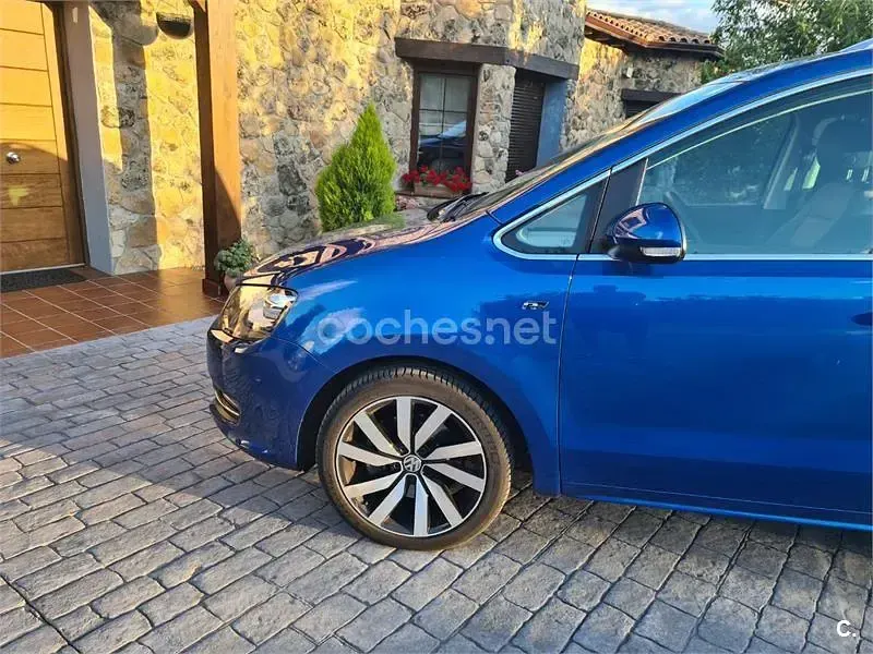 Usado VW Sharan Sportline 184 CV (135 kW) 2017 Azul Monovolumen