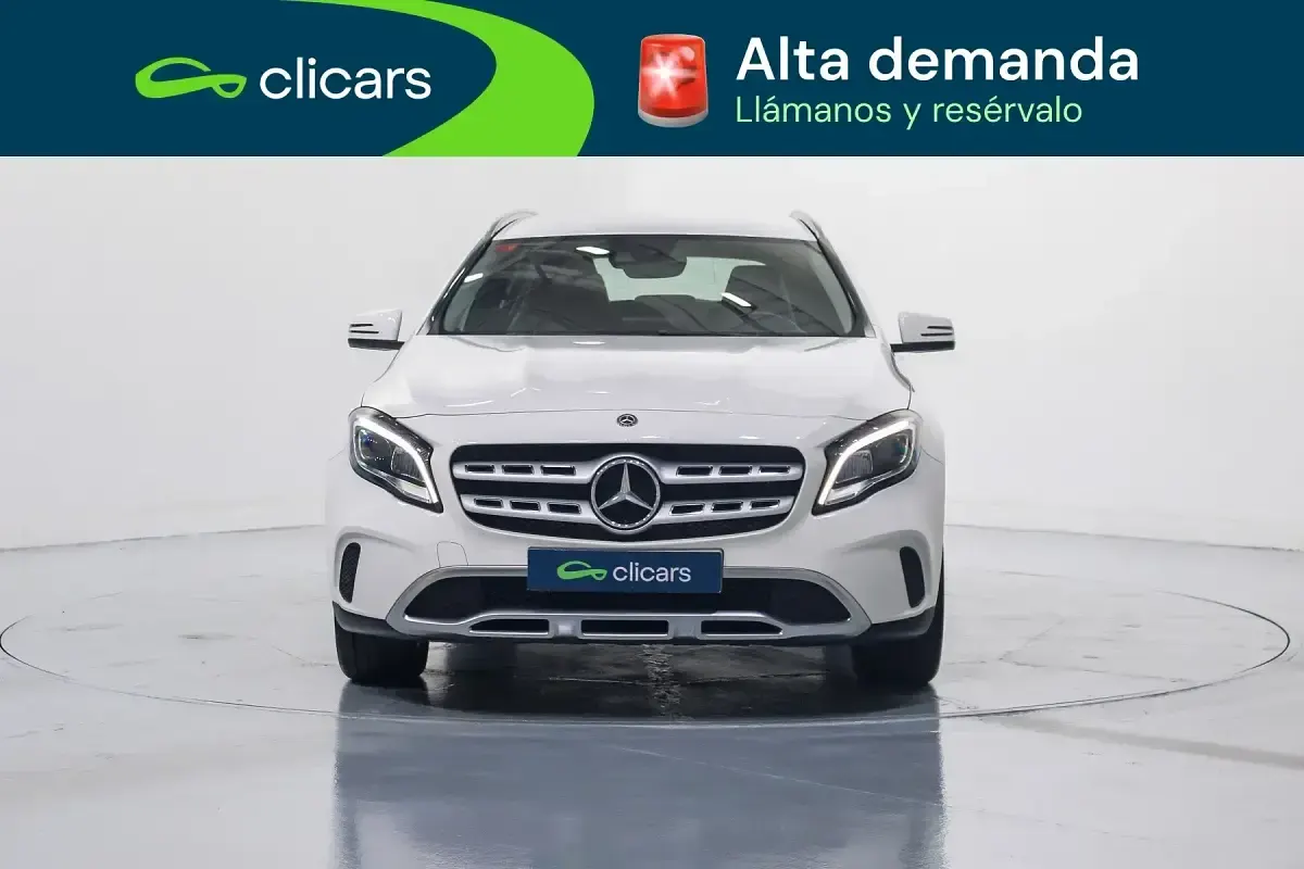 Usado Mercedes GLA180 122 CV (89 kW) 2019 Blanco SUV
