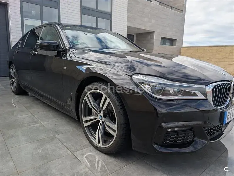 Usado BMW 740 320 CV (235 kW) 2018 Violeta / lila Berlina