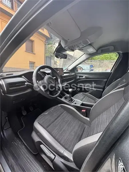 Usado Jeep Avenger 100 CV (73 kW) 2023 Gris / plata SUV