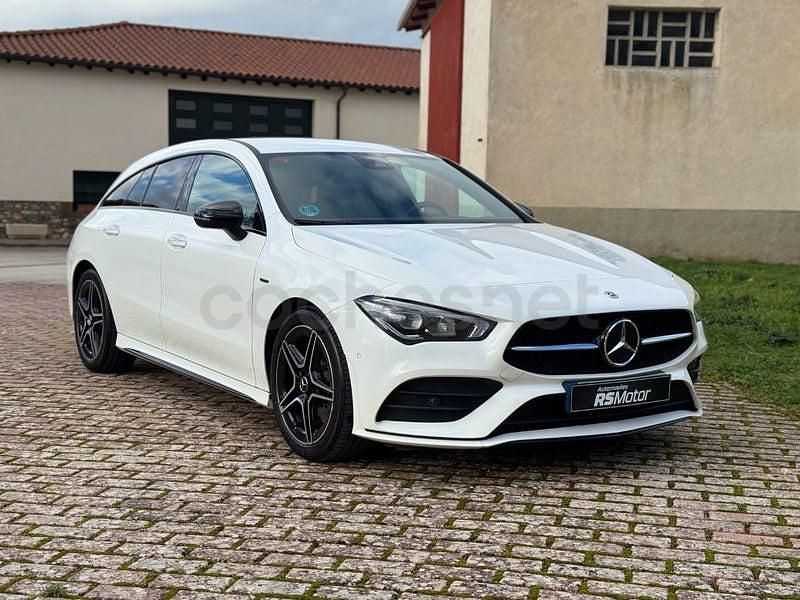 Usado Mercedes CLA220 Shooting Brake 190 CV (139 kW) 2022 Blanco Familiar