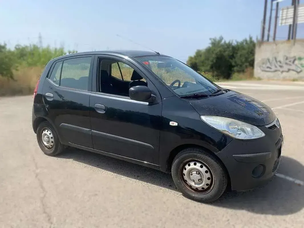 Usado Hyundai i10 Comfort 67 CV (49 kW) 2010 Negro Utilitario