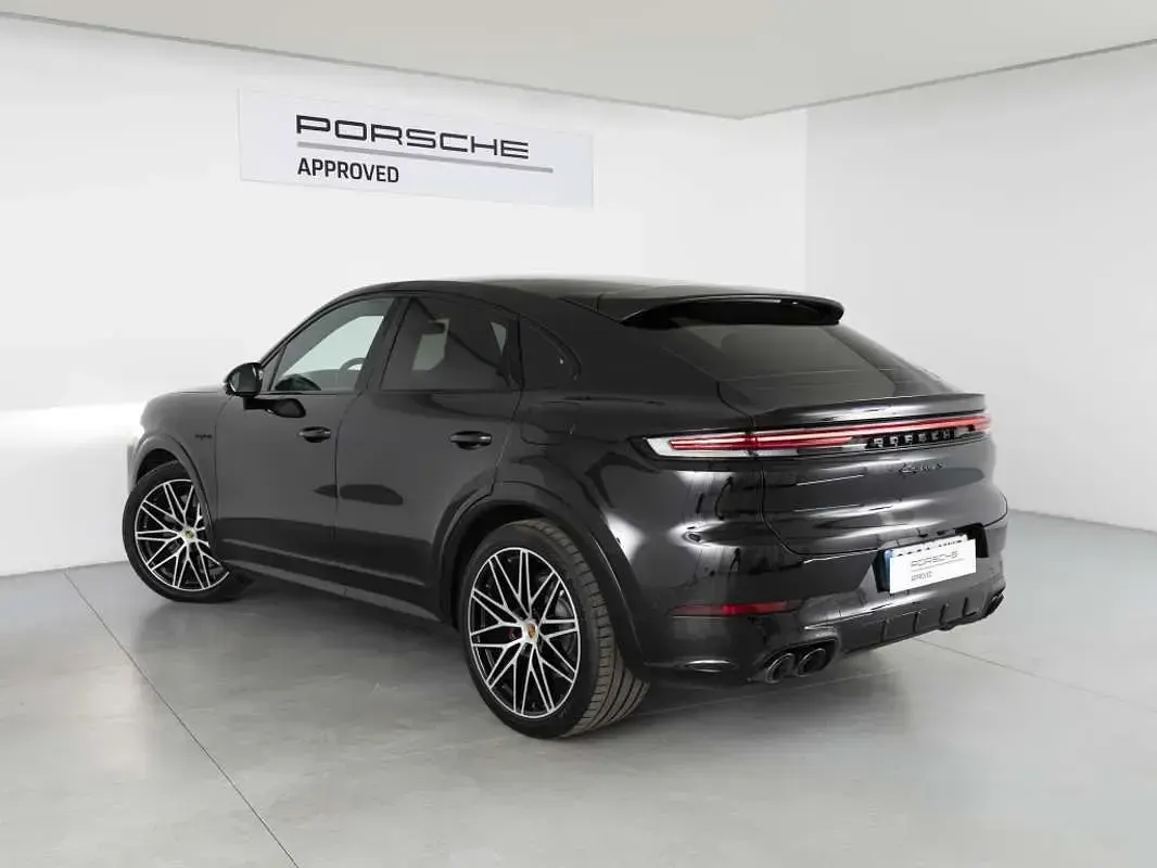 Usado Porsche Cayenne S E-Hybrid Black Edition 519 CV (381 kW) 2025 Negro SUV