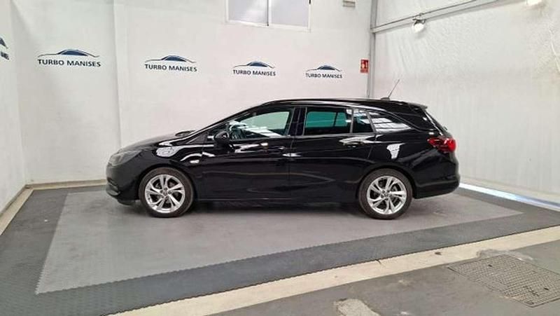 Usado Opel Astra Ultimate 147 CV (108 kW) 2021 Negro Familiar