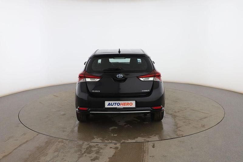 Usado Toyota Auris Hybrid Business Edition 140 CV (102 kW) 2018 Negro Berlina
