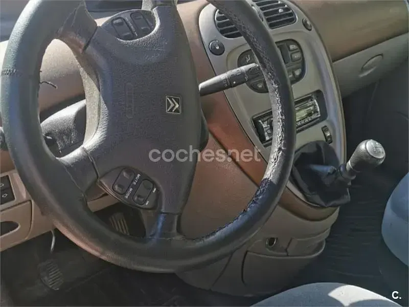Usado Citroën Xsara Picasso 95 CV (69 kW) 2002 Gris / plata Monovolumen