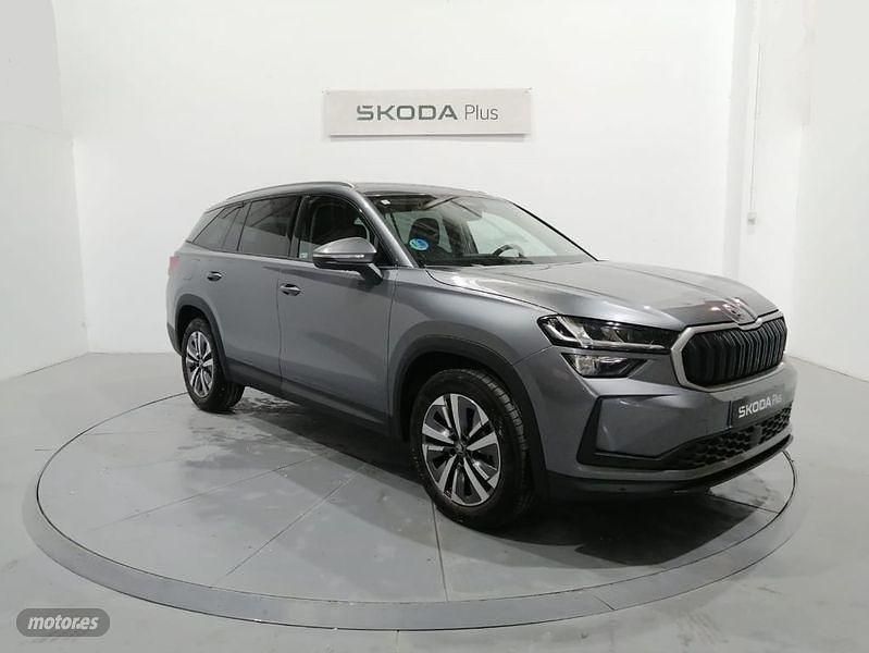 Usado Skoda Kodiaq Selection 150 CV (110 kW) 2025 Gris / plateado SUV