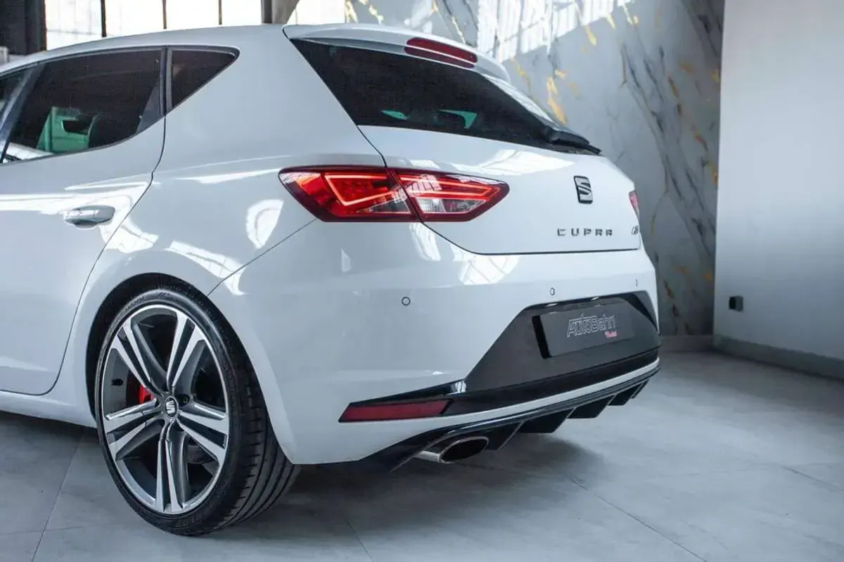 Usado Seat Leon ST CUPRA 300 CV (220 kW) 2016 Blanco Familiar