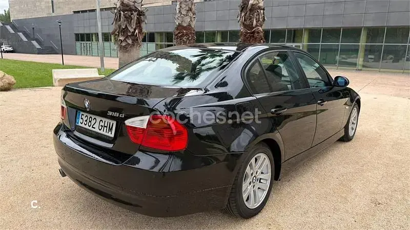 Käytetty BMW 318 143 HP (105 kW) 2009 Musta Sedan