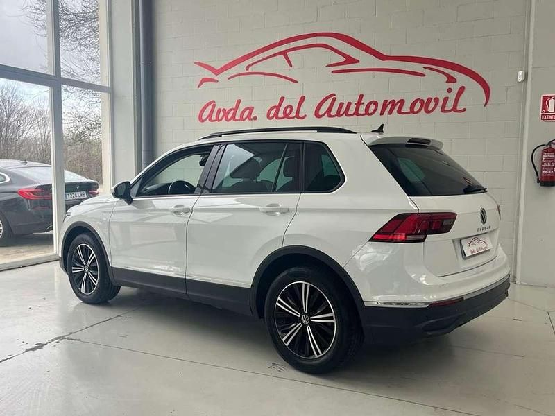 Usado VW Tiguan Life 150 CV (110 kW) 2022 Blanco SUV