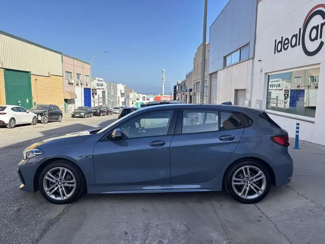 Usado BMW 118 M Sport 136 CV (100 kW) 2022 Gris Utilitario