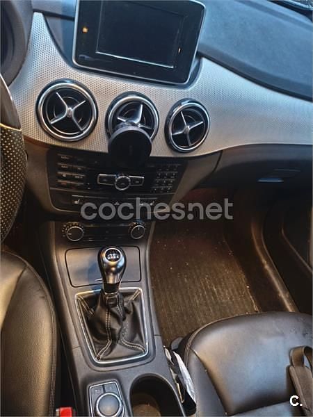Usado Mercedes B180 122 CV (89 kW) 2012 Blanco Monovolumen