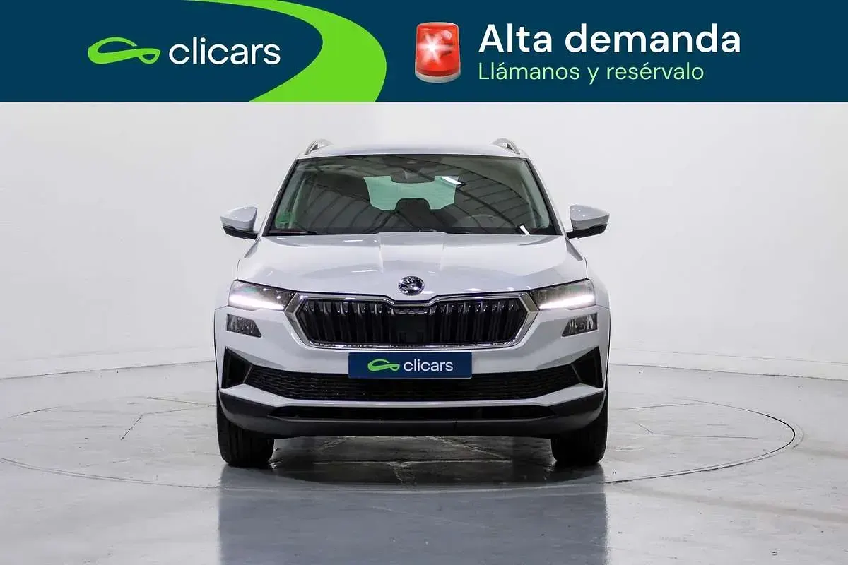 Usado Skoda Karoq Selection 116 CV (85 kW) 2025 Blanco SUV