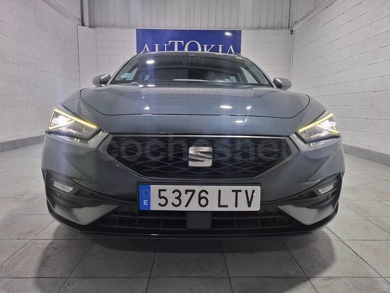 Usado Seat Leon FR 150 CV (110 kW) 2021 Gris / plata Familiar