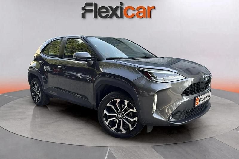 Gris Usado 2024 Toyota Yaris Hybrid Active | 22.790 € (Precio justo) - Imagen 1/4