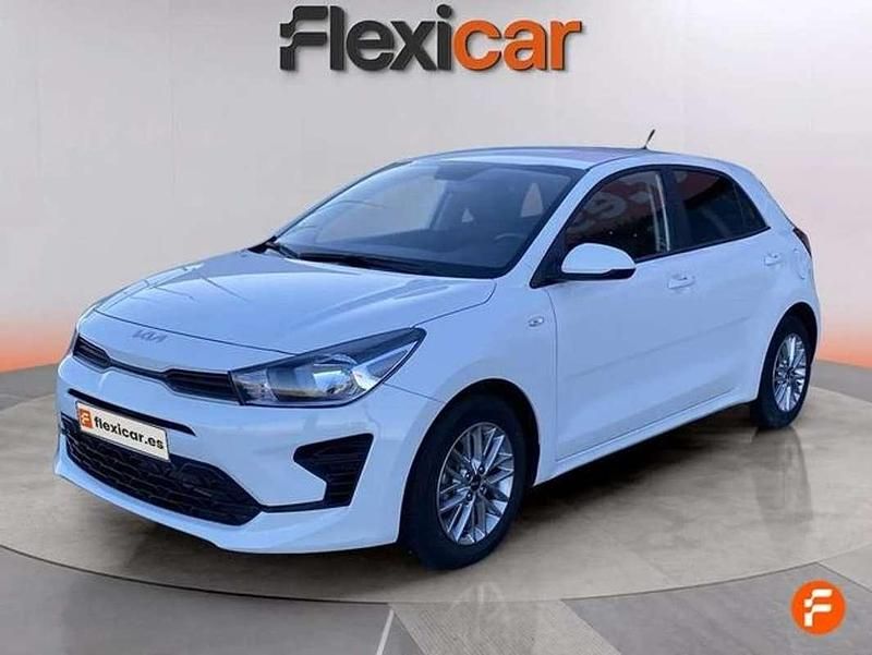 Usado Kia Rio 84 CV (61 kW) 2022 Blanco Utilitario