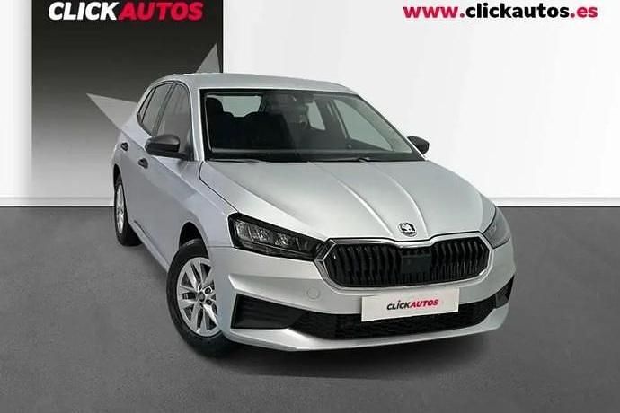 Usado Skoda Fabia Essence 95 CV (69 kW) 2025 Plata Utilitario
