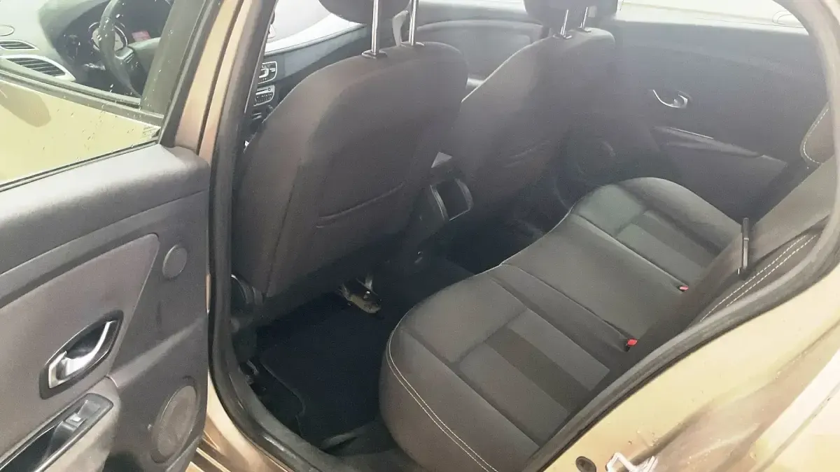 Usado Renault Mégane GrandTour Dynamique 110 CV (80 kW) 2011 Beige Familiar