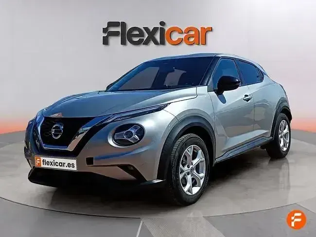 Käytetty Nissan Juke Acenta 114 HP (83 kW) 2022 Harmaa Katumaasturi