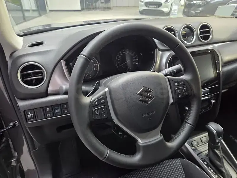 Nuevo Suzuki Vitara 116 CV (85 kW) 2025 Gris / plata SUV