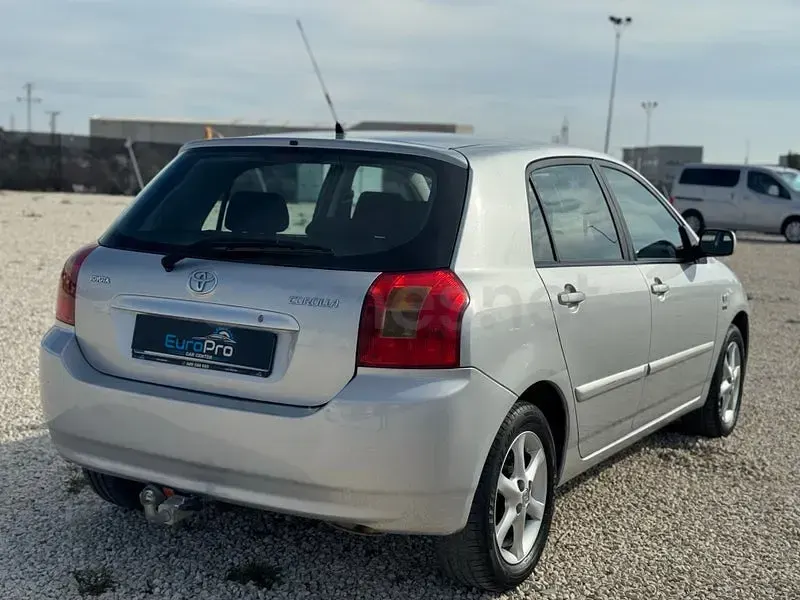 Usado Toyota Corolla Sol 110 CV (80 kW) 2003 Gris / plata Berlina
