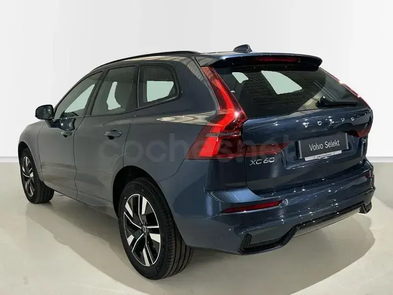 Nuevo Volvo XC60 Plus 250 CV (183 kW) 2026 Verde SUV