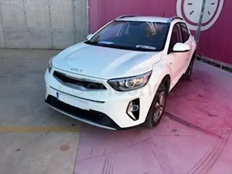 Usado Kia Stonic 84 CV (61 kW) 2022 Blanco SUV