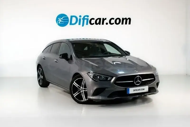 Usado Mercedes CLA200 163 CV (119 kW) 2023 Gris / plata Berlina