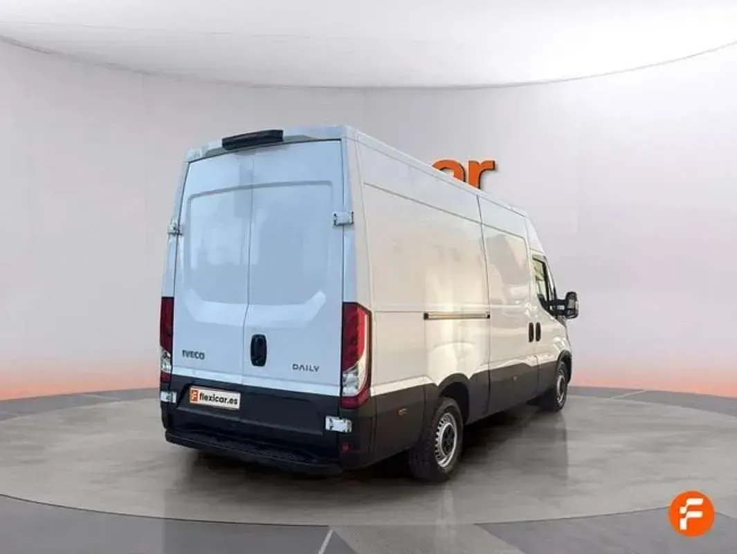 Usado Iveco Daily 156 CV (114 kW) 2021 Blanco Van