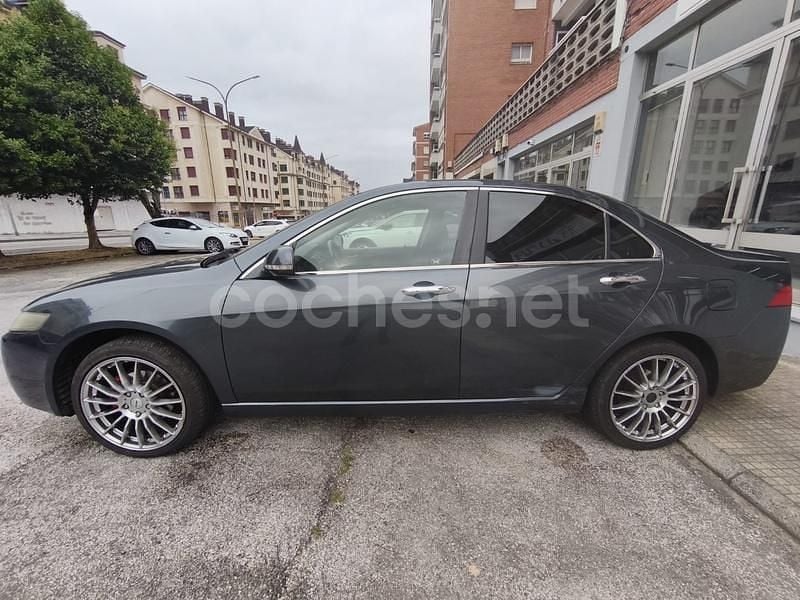 Gris / plata Usado 2005 Honda Accord Executive Berlina | 4500 € (Precio justo) - Imagen 1/4