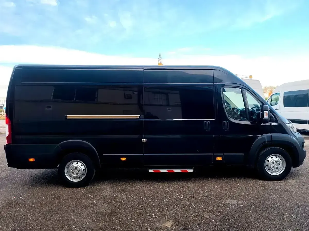 Usado Citroën Jumper 140 CV (102 kW) 2022 Negro Monovolumen