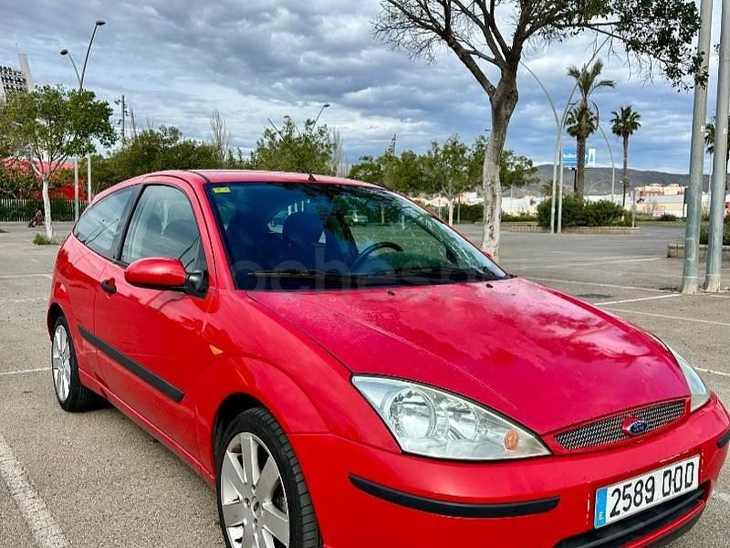 Usado Ford Focus Trend 115 CV (84 kW) 2004 Rojo Berlina