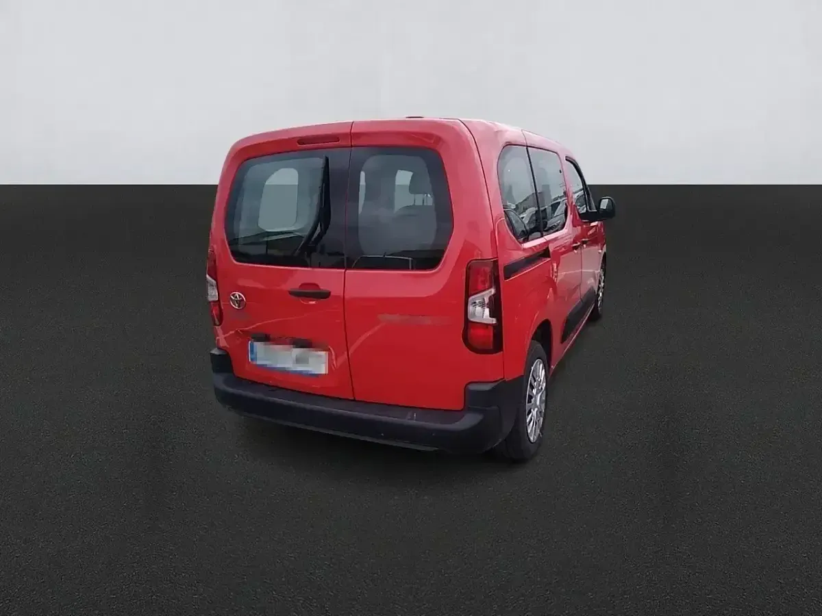 Usado Toyota Proace Verso Active 131 CV (96 kW) 2023 Rojo Familiar