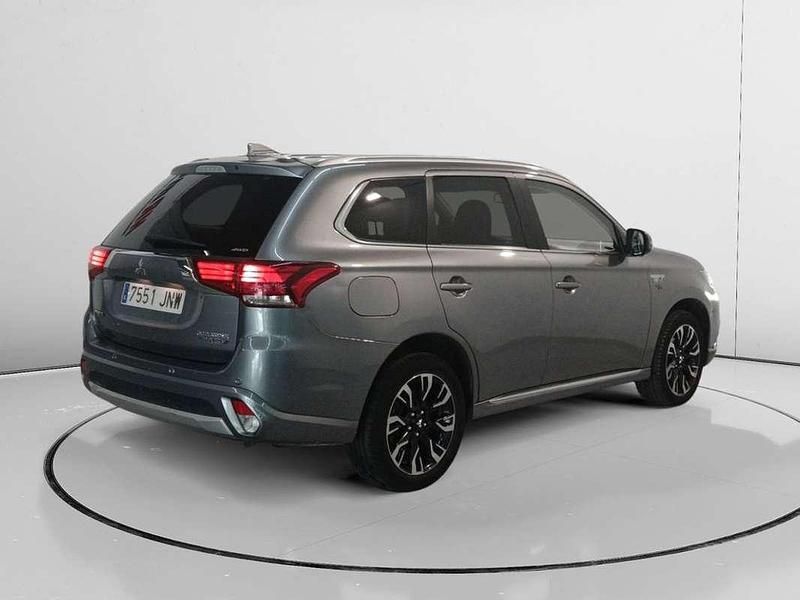 Usado Mitsubishi Outlander P-HEV 203 CV (149 kW) 2016 Gris SUV