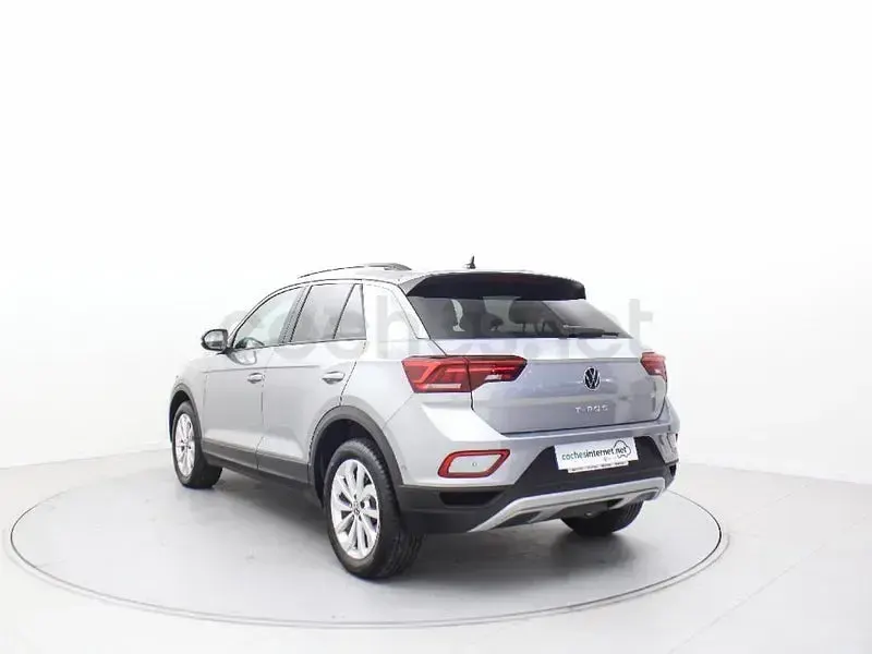 Usado VW T-Roc 150 CV (110 kW) 2025 Gris / plata SUV