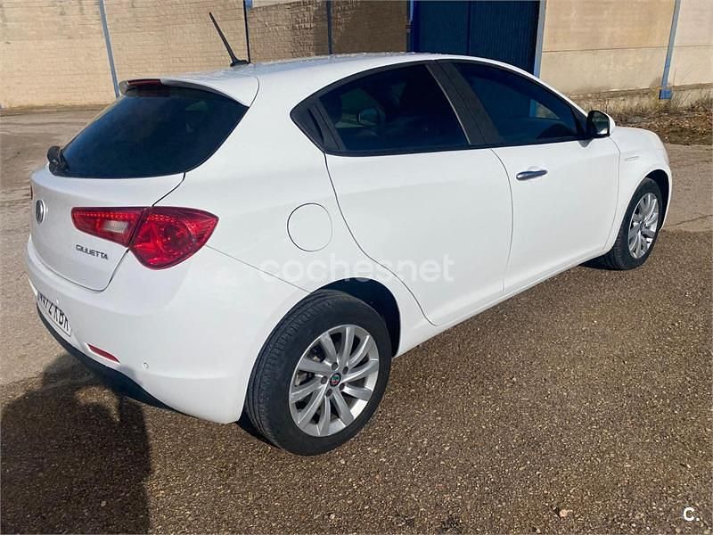 Usado Alfa Romeo Giulietta Super 120 CV (88 kW) 2017 Blanco Utilitario