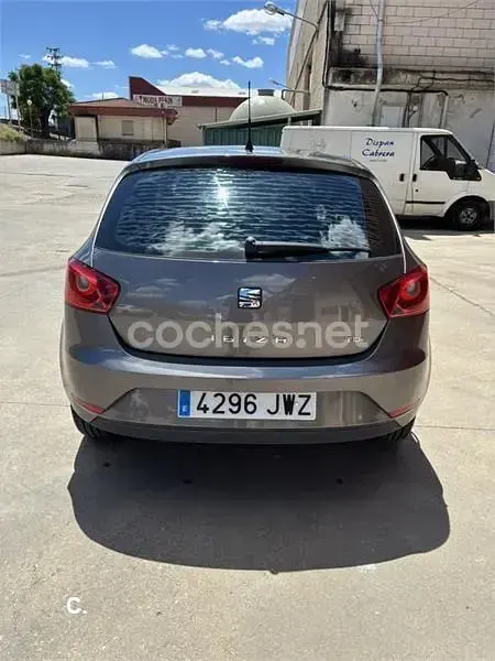 Usado Seat Ibiza Style 105 CV (77 kW) 2017 Gris / plata Berlina