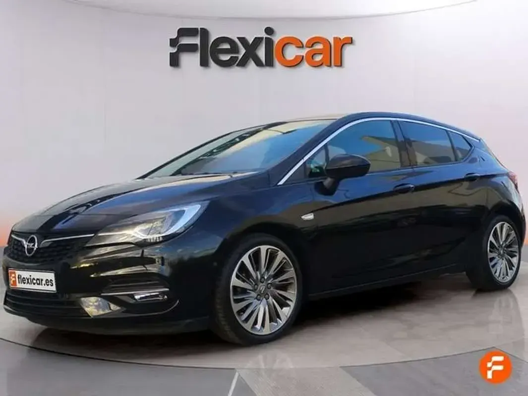 Usado Opel Astra Elegance 145 CV (106 kW) 2019 Negro Berlina