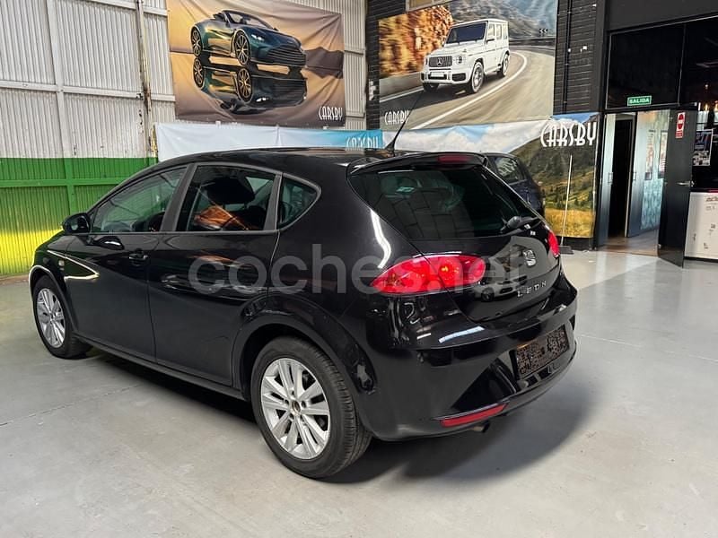 Negro Usado 2010 Seat Leon Reference Berlina | 6100 € (Buen precio) - Imagen 1/4