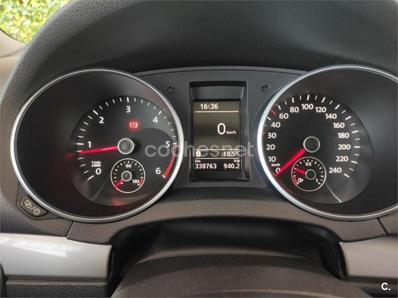 Usado VW Golf VII Advance 105 CV (77 kW) 2012 Gris / plata Berlina
