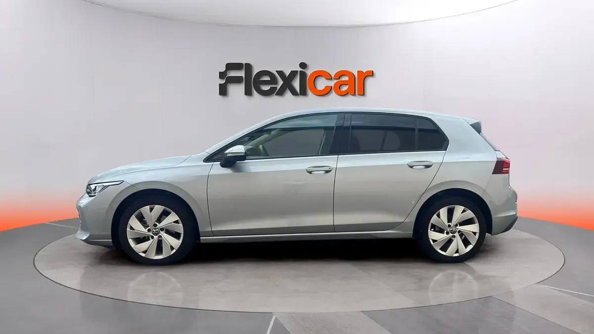 Usado VW Golf VIII 116 CV (85 kW) 2025 Gris Berlina