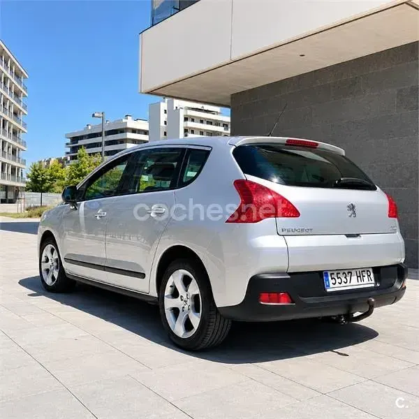 Usado Peugeot 3008 Premium 120 CV (88 kW) 2011 Blanco Familiar