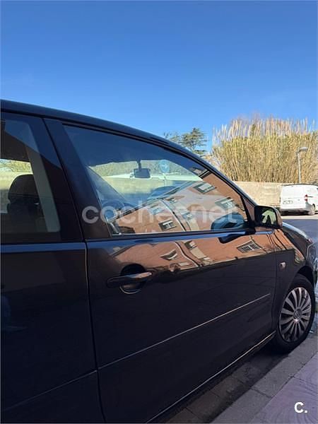 Usado VW Polo Highline 75 CV (55 kW) 2004 Negro Utilitario