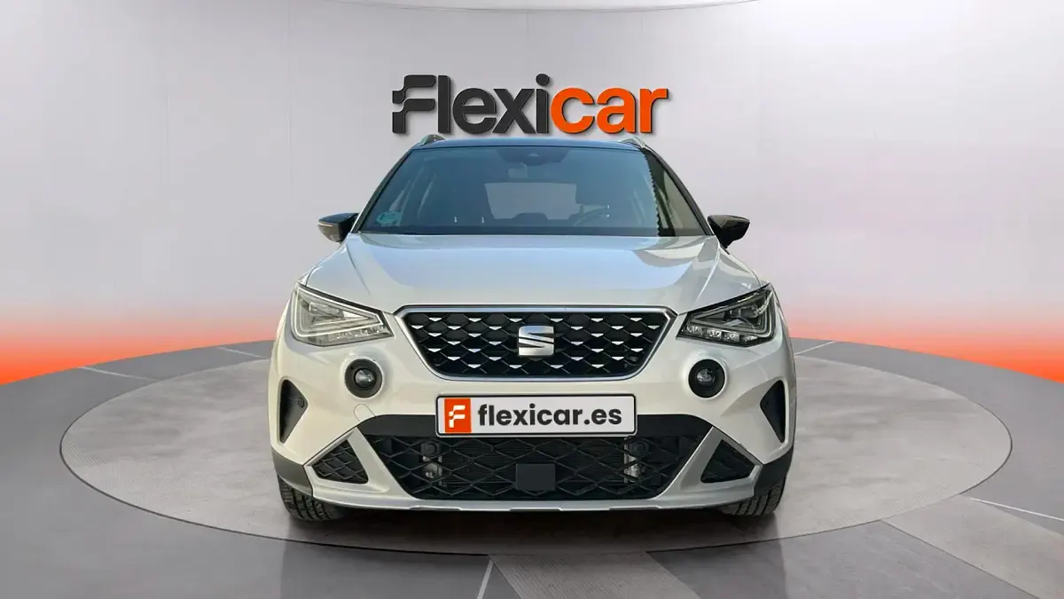 Usado Seat Arona Style Plus 110 CV (80 kW) 2022 Blanco SUV
