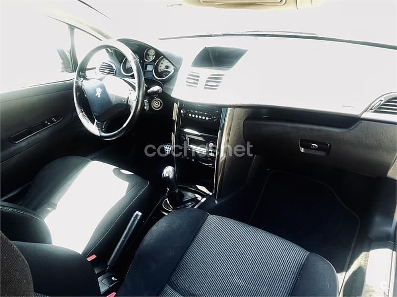 Usado Peugeot 207 CC Sport 110 CV (80 kW) 2007 Negro Descapotable